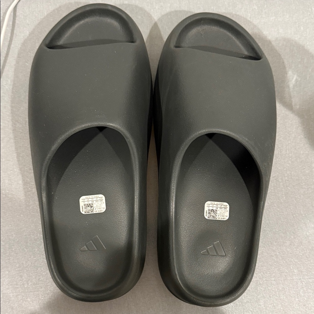 Yeezy Black Slides